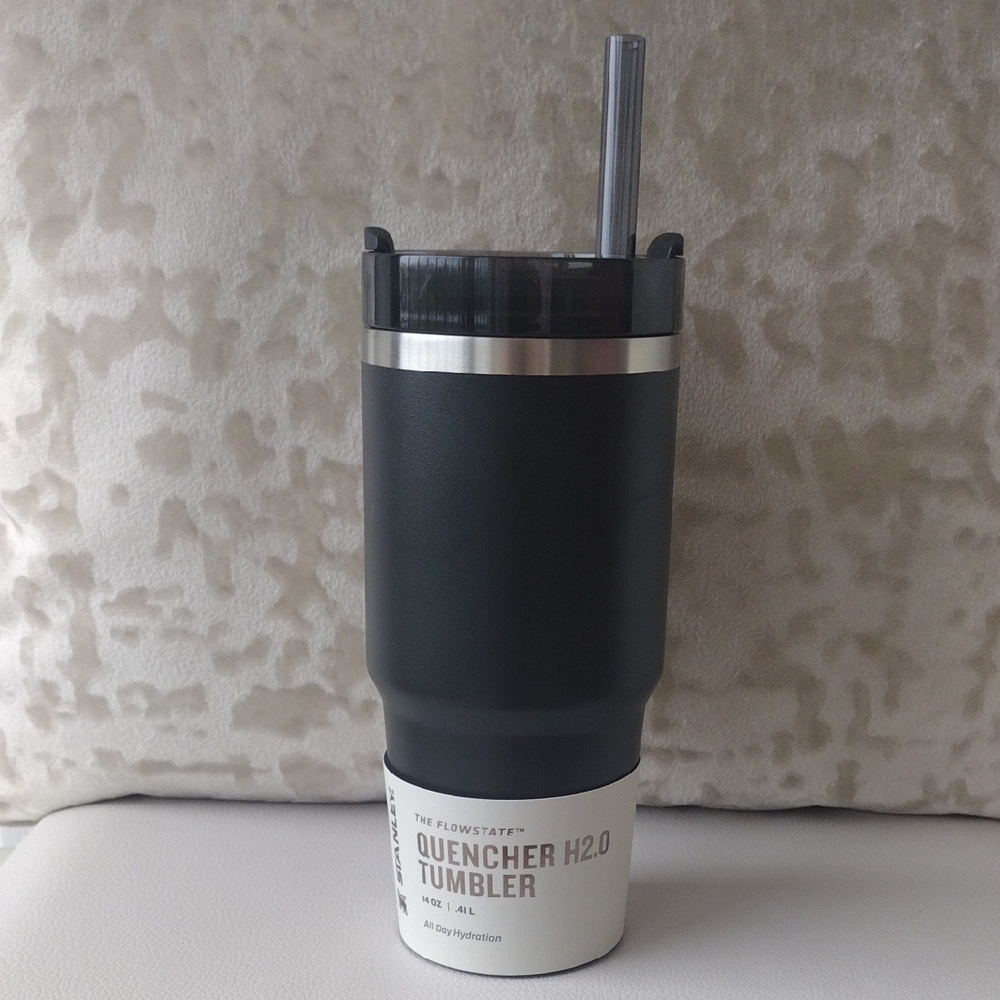 Stanley Black Quencher Tumbler with Straw